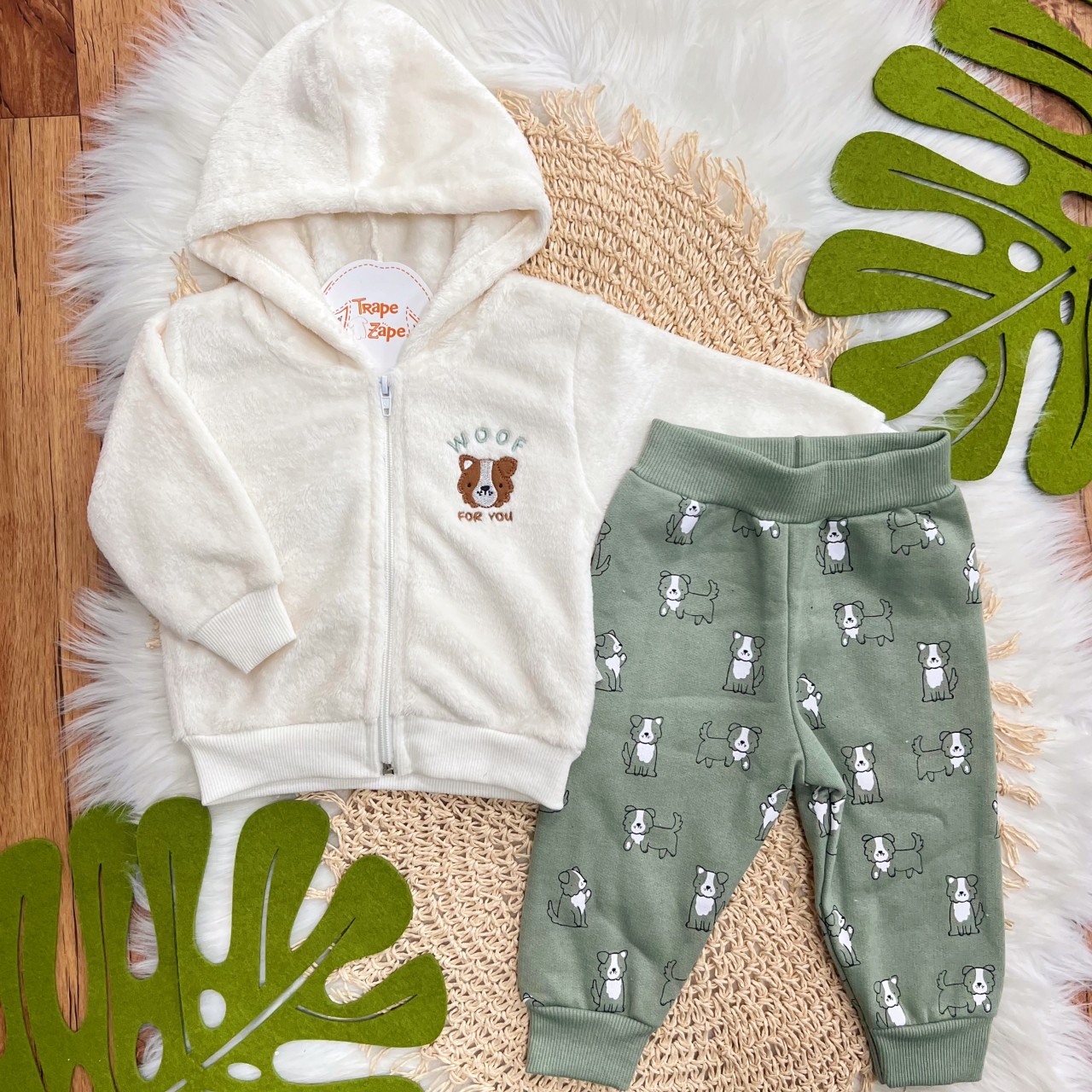 Conj. Jaqueta de Plush Woof for You e Calça de Moletom - Off White e Verde